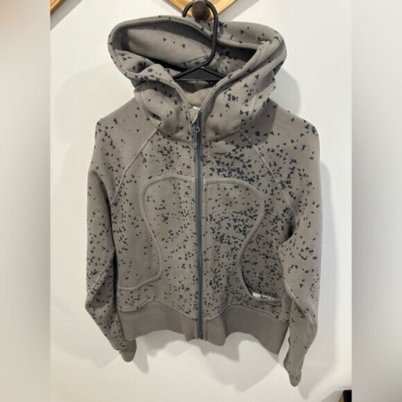 LIKE NEW- LULULEMON SCUBA - Size 10 - Picture 1 of 5